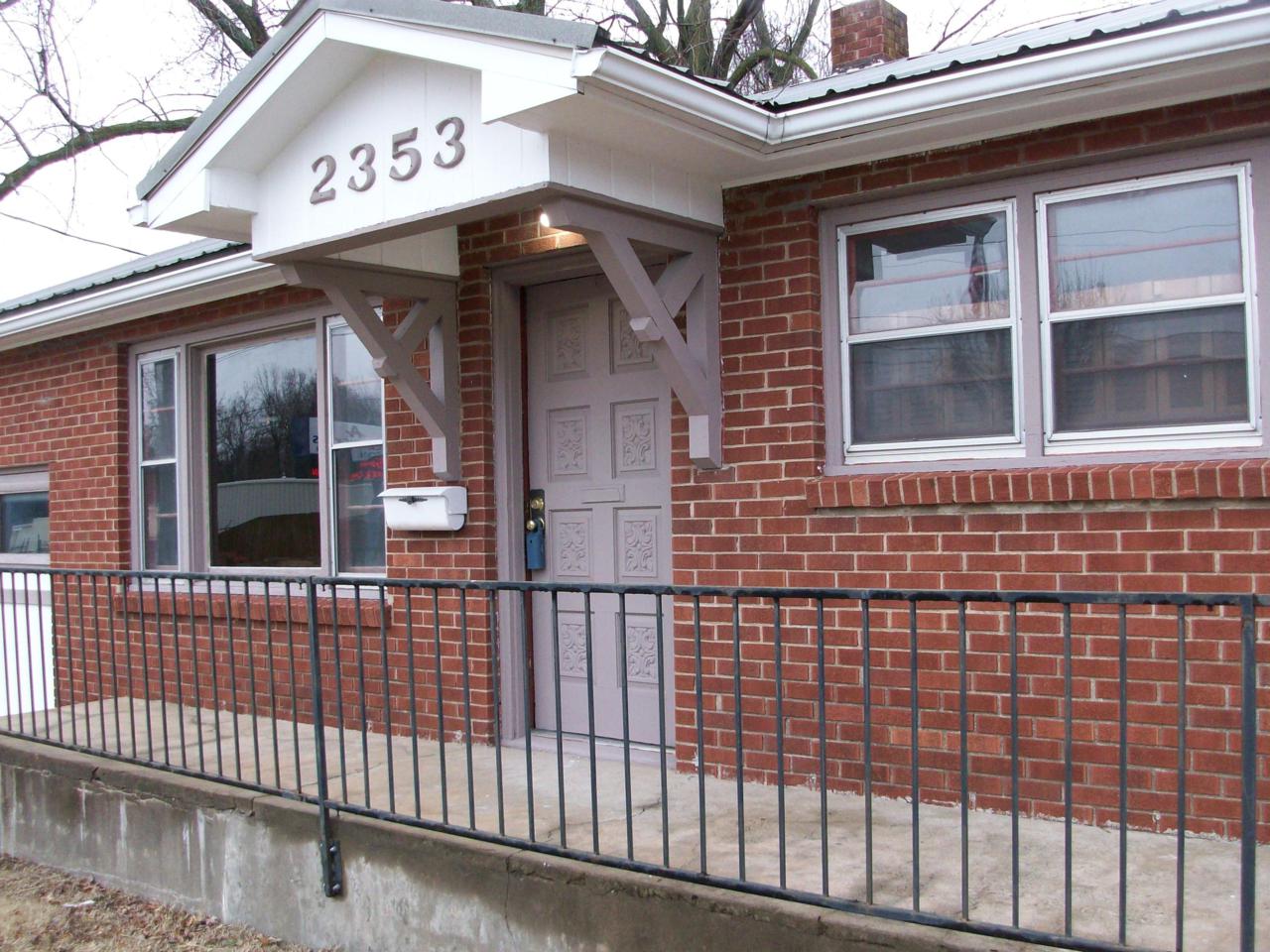 2353 Bennett Street - Photo 1