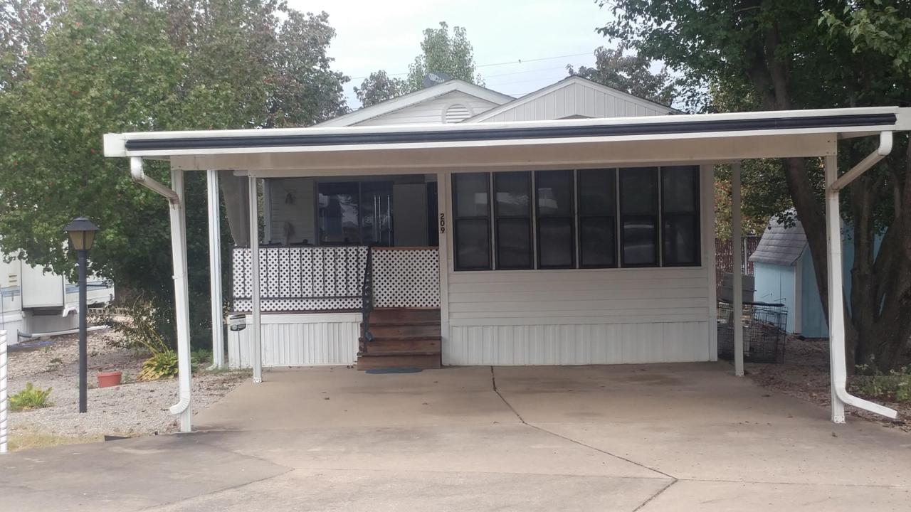 209 Blue Bird Lane - Photo 1