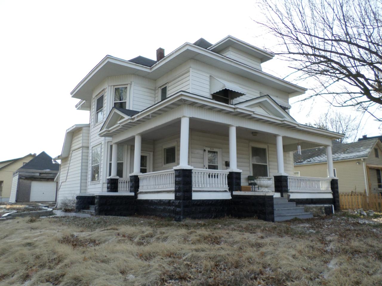 828 Grant Avenue - Photo 1