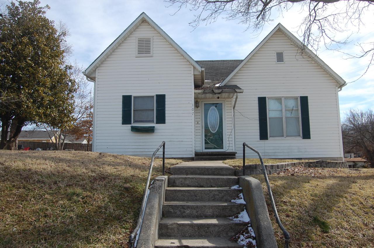107 Cole Street - Photo 1