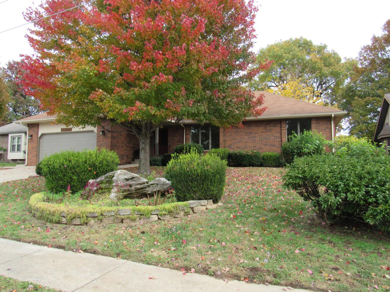 2272 Laurel Avenue - Photo 1
