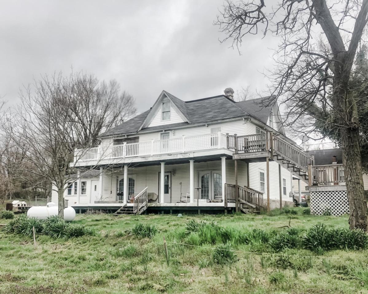 301 Henley Street - Photo 1