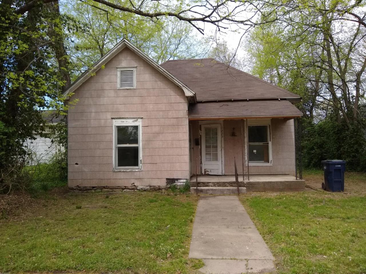 1223 Nelson Street - Photo 1