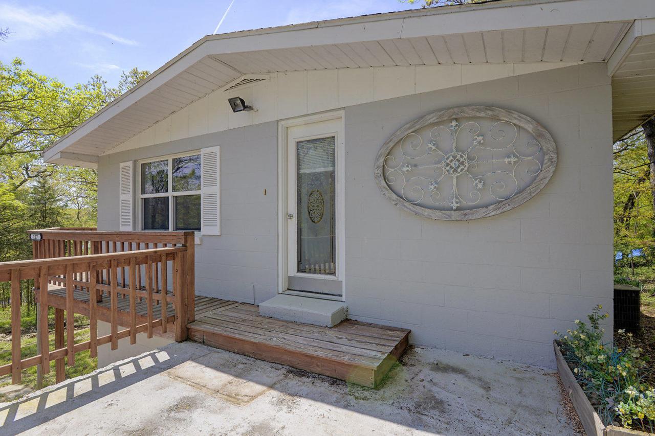 127 Lincoln Lane - Photo 1