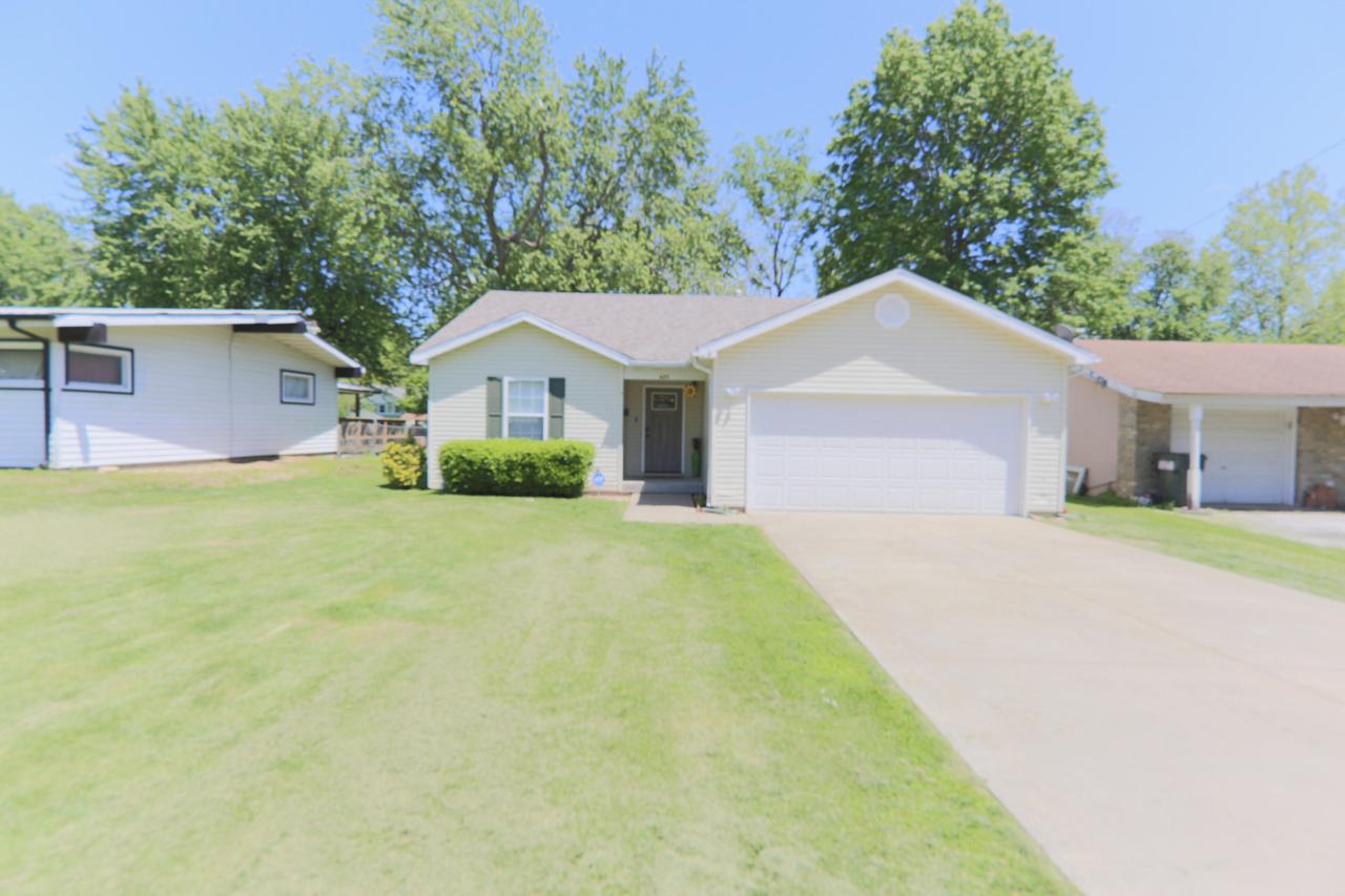 620 Oak Grove Avenue - Photo 1