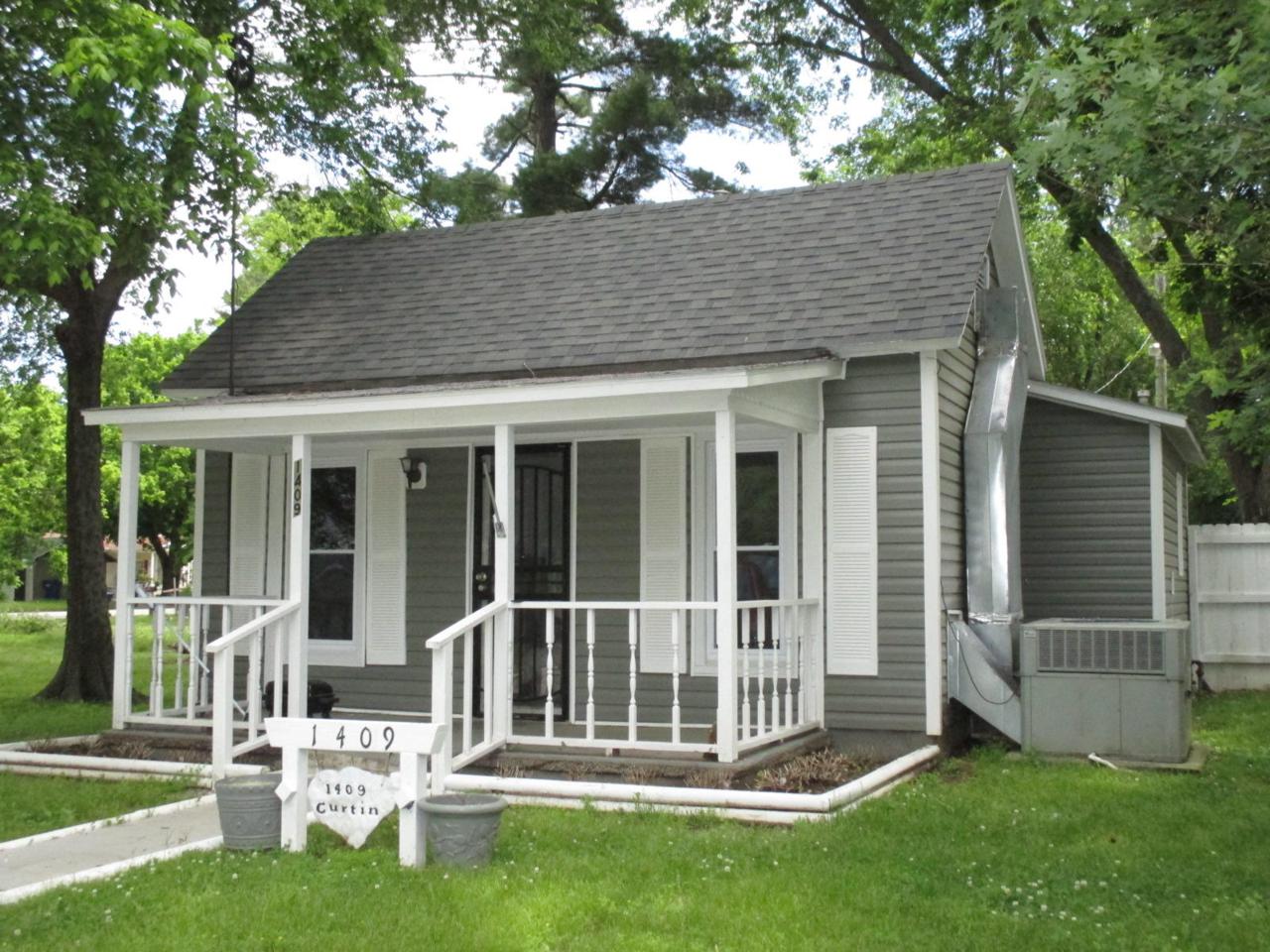 1409 Curtin Avenue - Photo 1