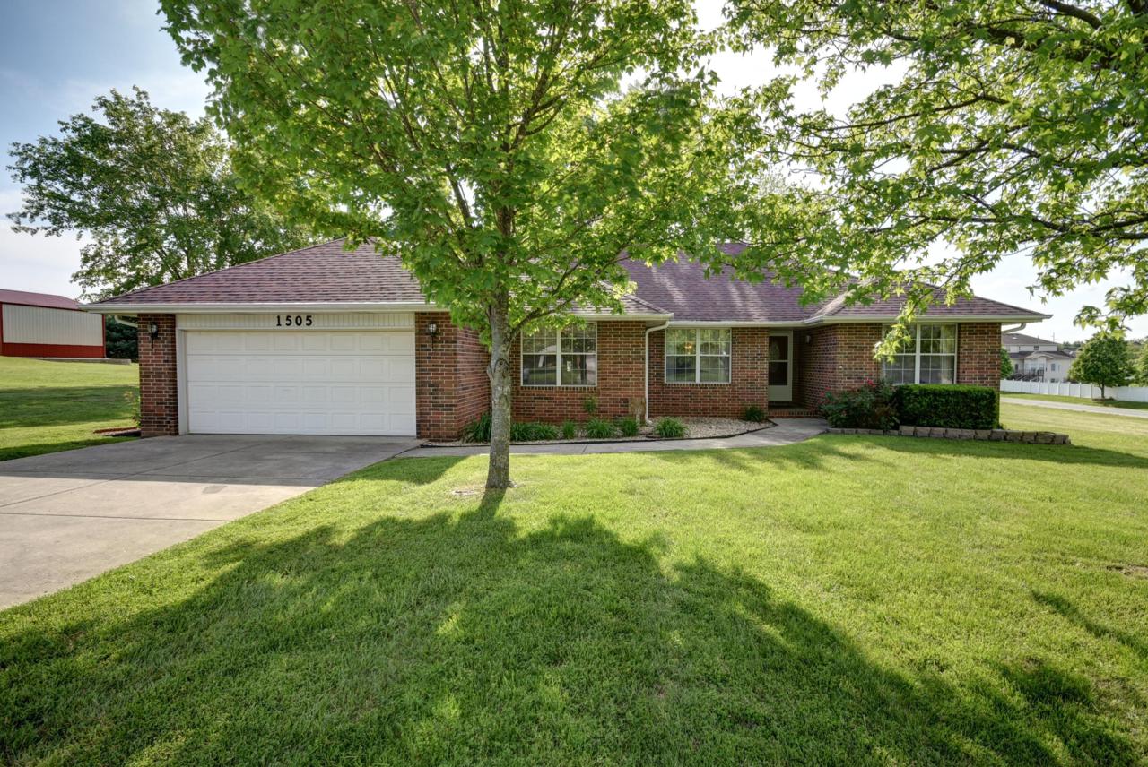 1505 Cody Road - Photo 1