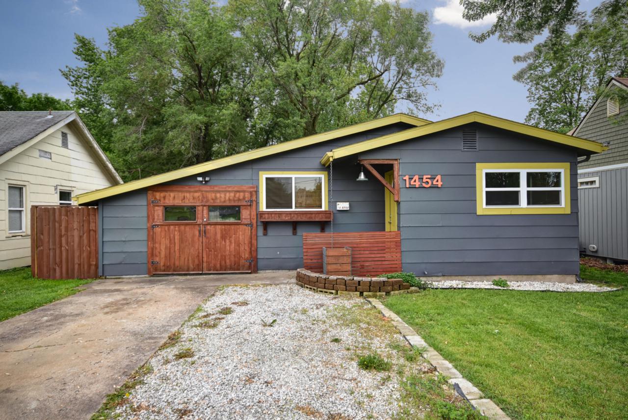 1454 Pythian Street - Photo 1
