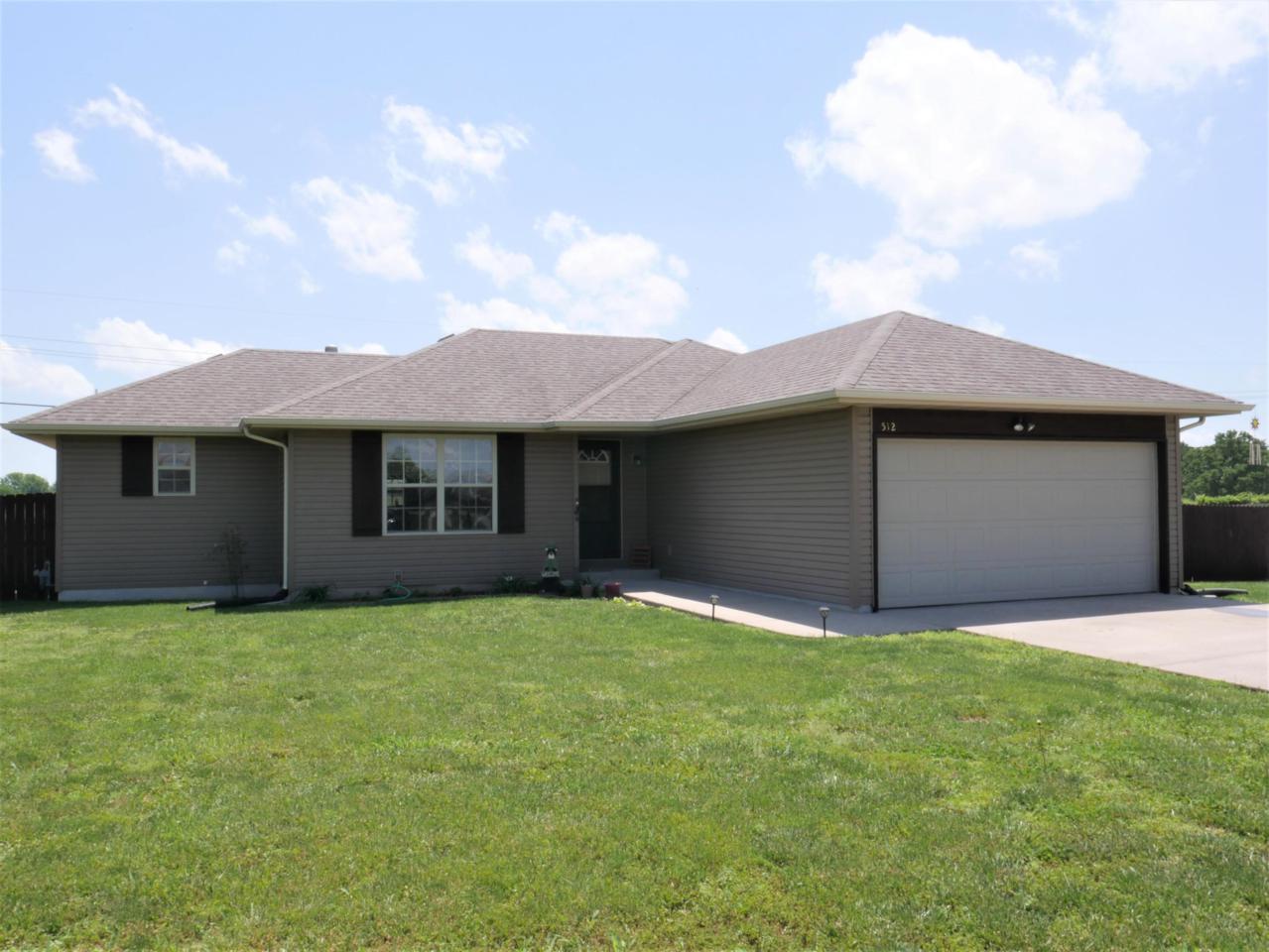 512 Sugar Lane - Photo 1