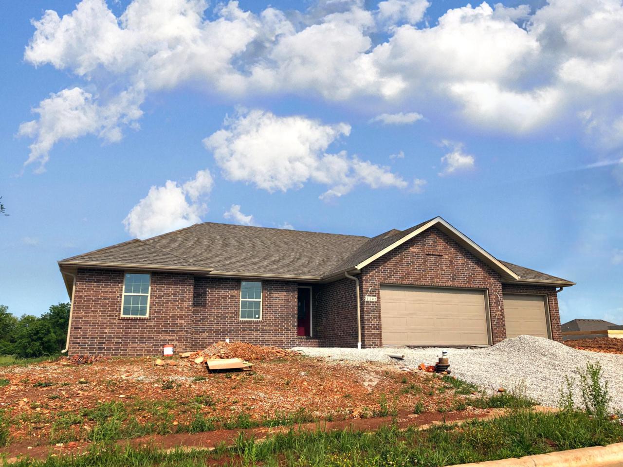 1347 Strasbourg Avenue - Photo 1