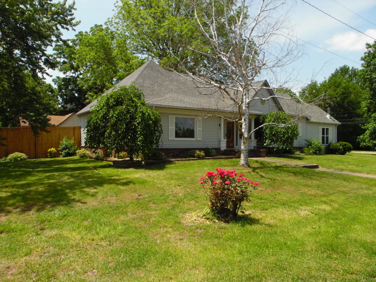 517 Adams Street - Photo 1