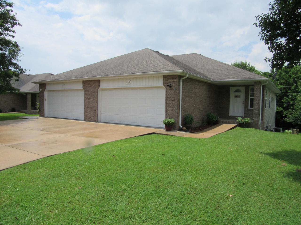 809 811 Pinhook Drive - Photo 1