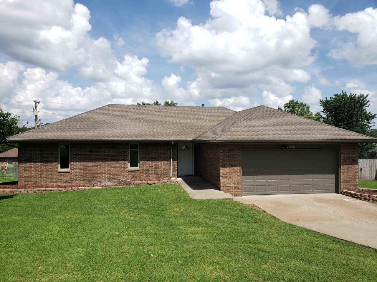 820 Barwick Place - Photo 1