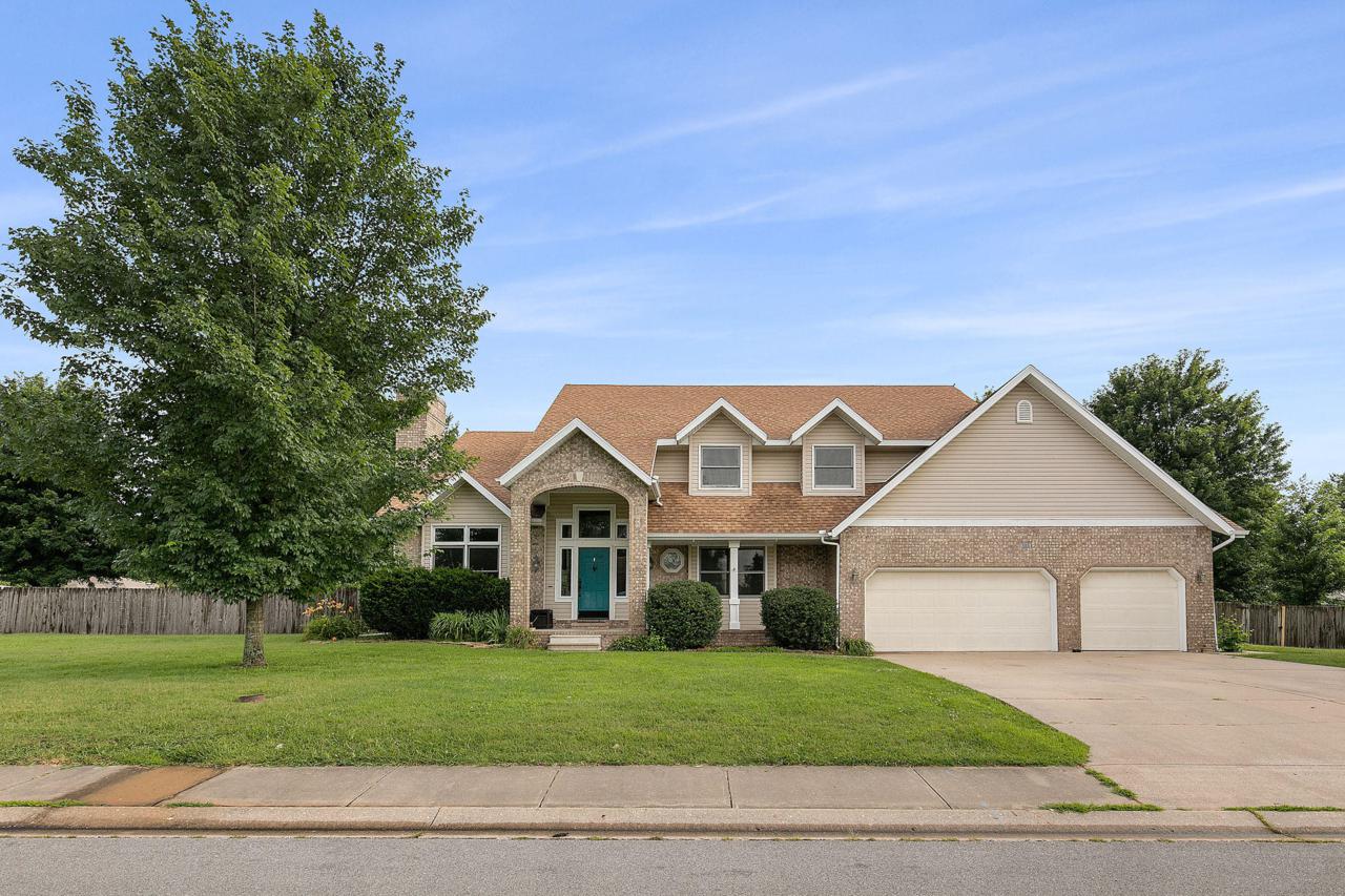 553 Charles Street - Photo 1