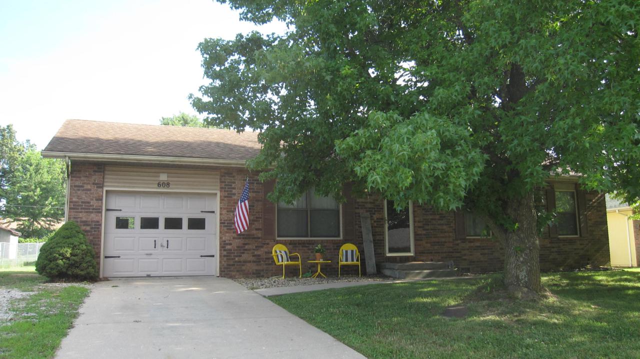 608 Dyann Dr - Photo 1