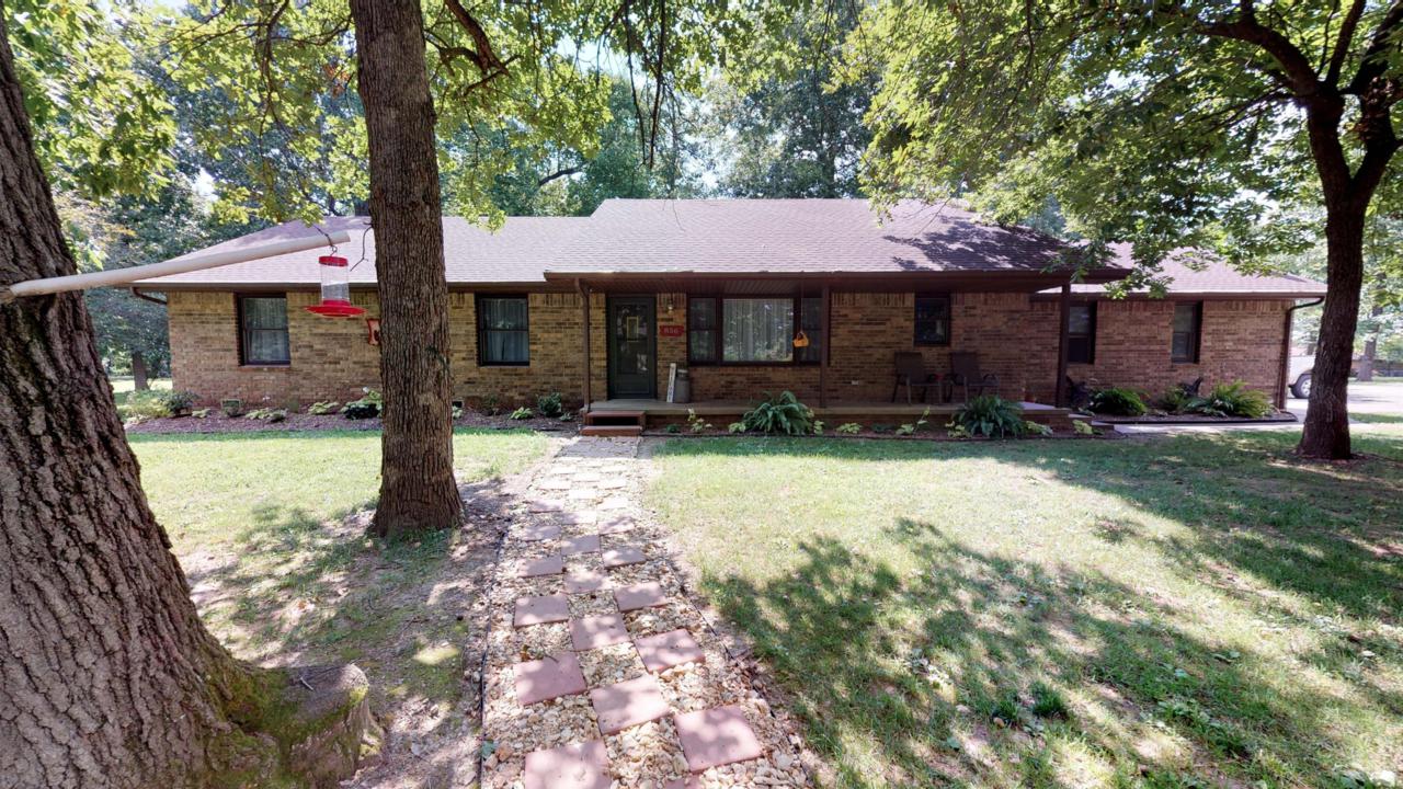 856 Country Manor - Photo 1