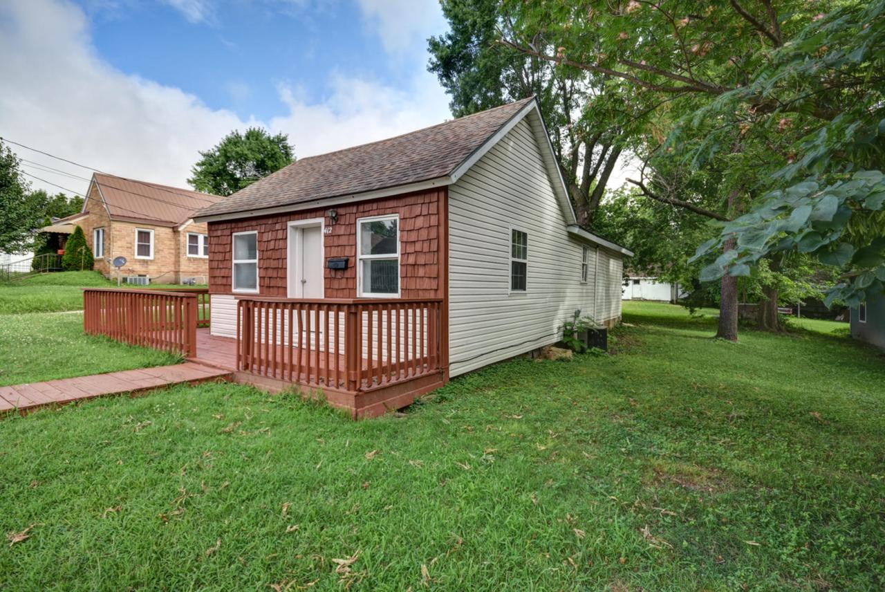 412 Pleasant Street - Photo 1