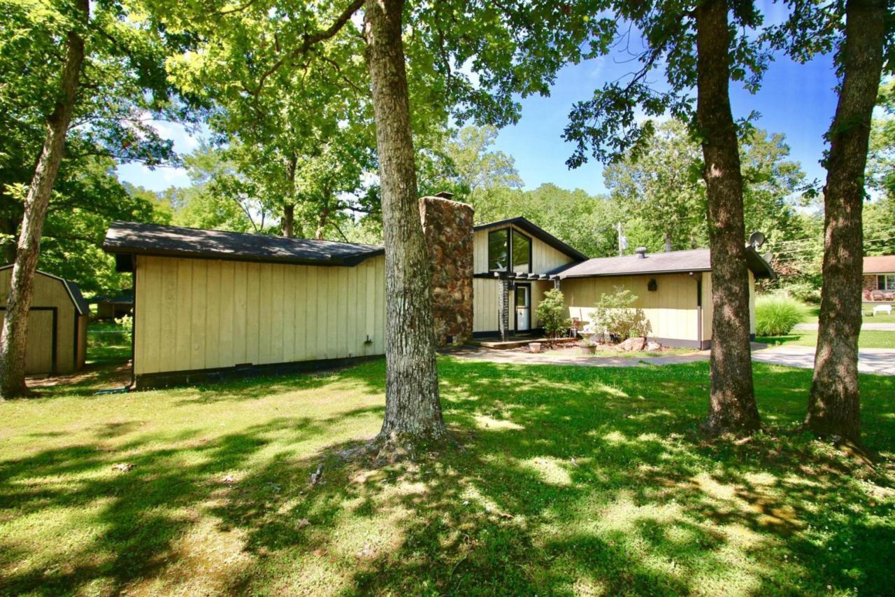 720 Oakwood Drive - Photo 1