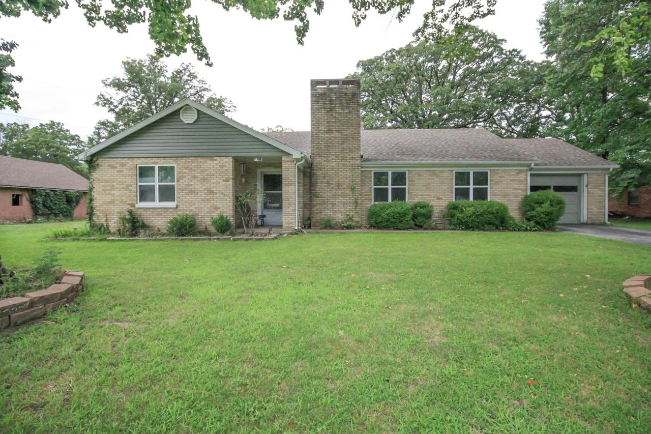 921 Main Avenue - Photo 1