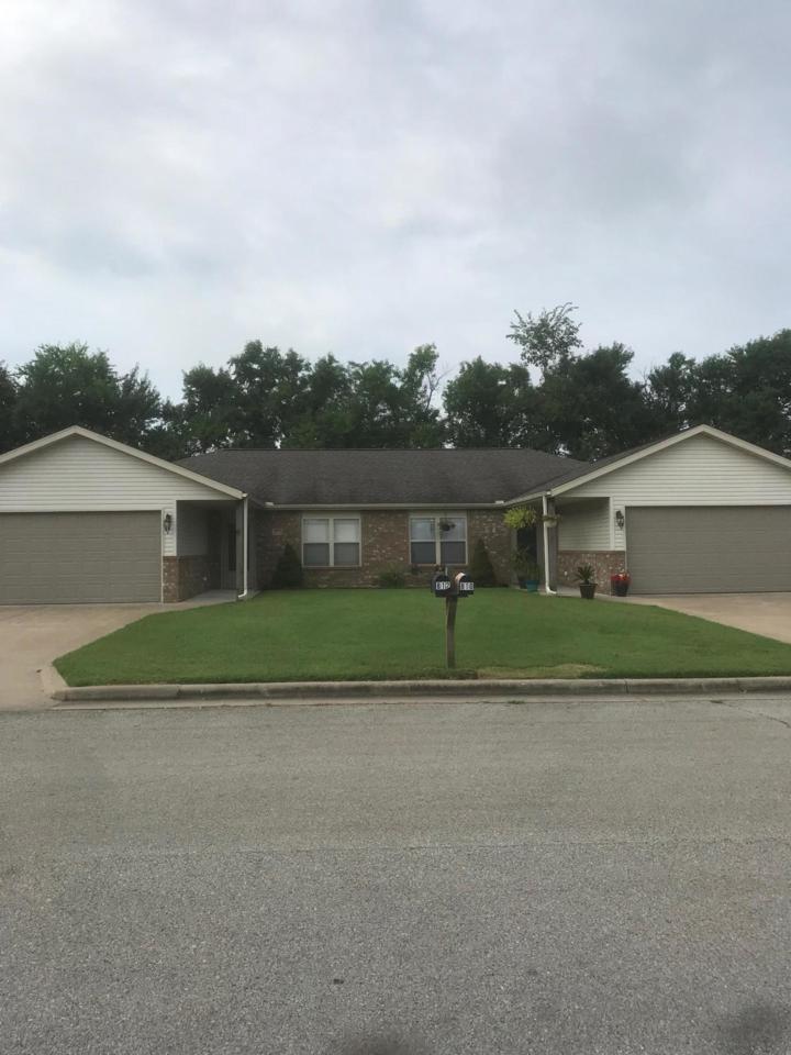 810-812 Wendy Lane - Photo 1