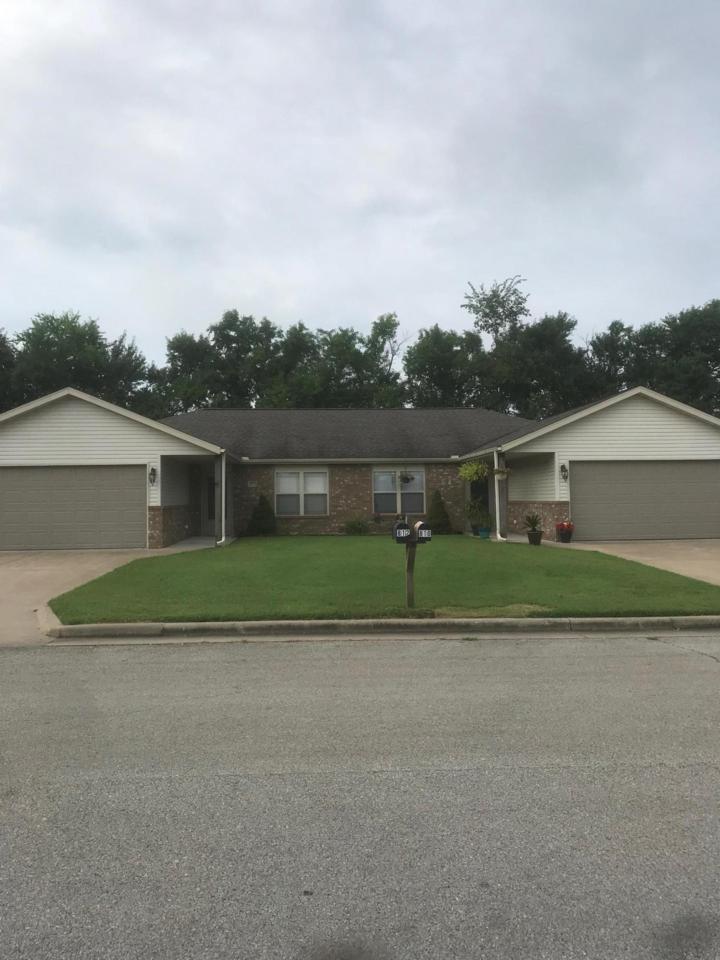 810-812 Wendy Lane - Photo 1