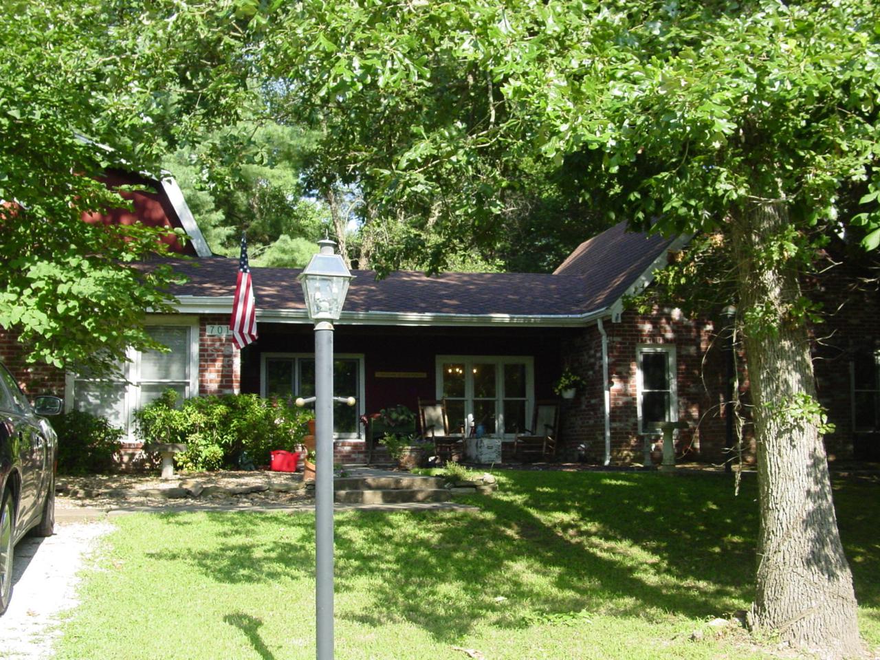 701 Spears Avenue - Photo 1