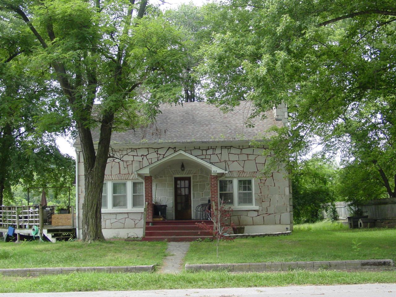 202 Hemphill Avenue - Photo 1