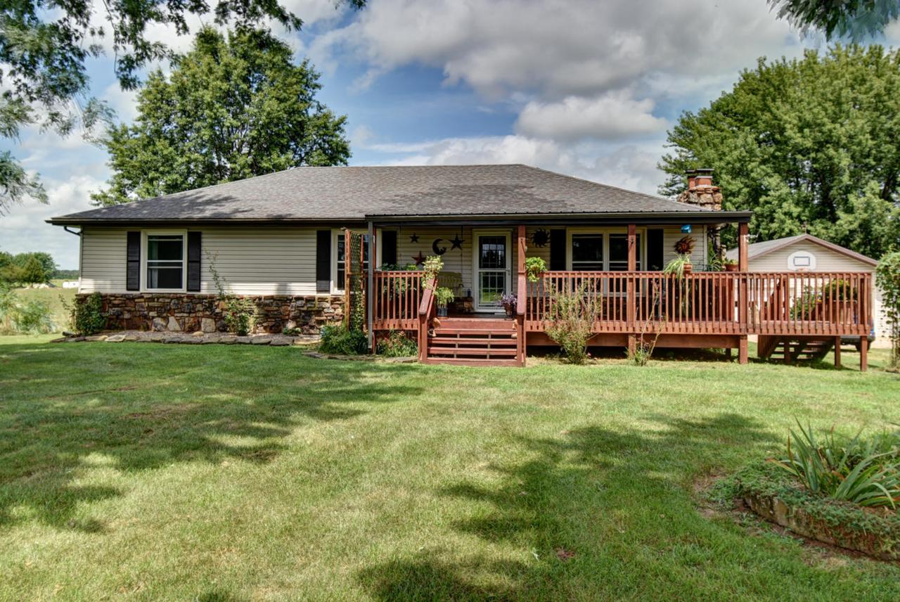 9473 Farm Road 104 - Photo 1