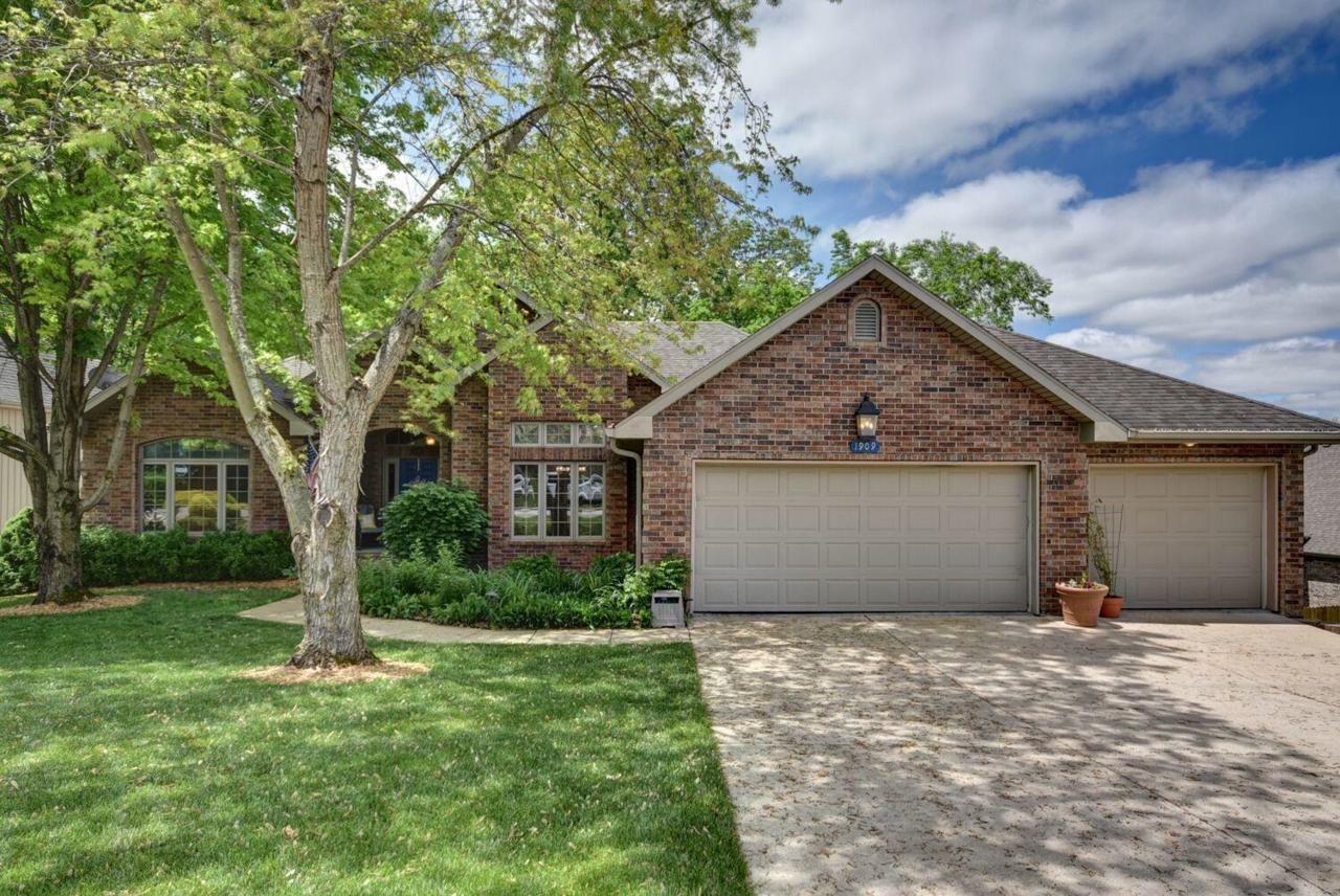 1909 Pin Oak Drive - Photo 1
