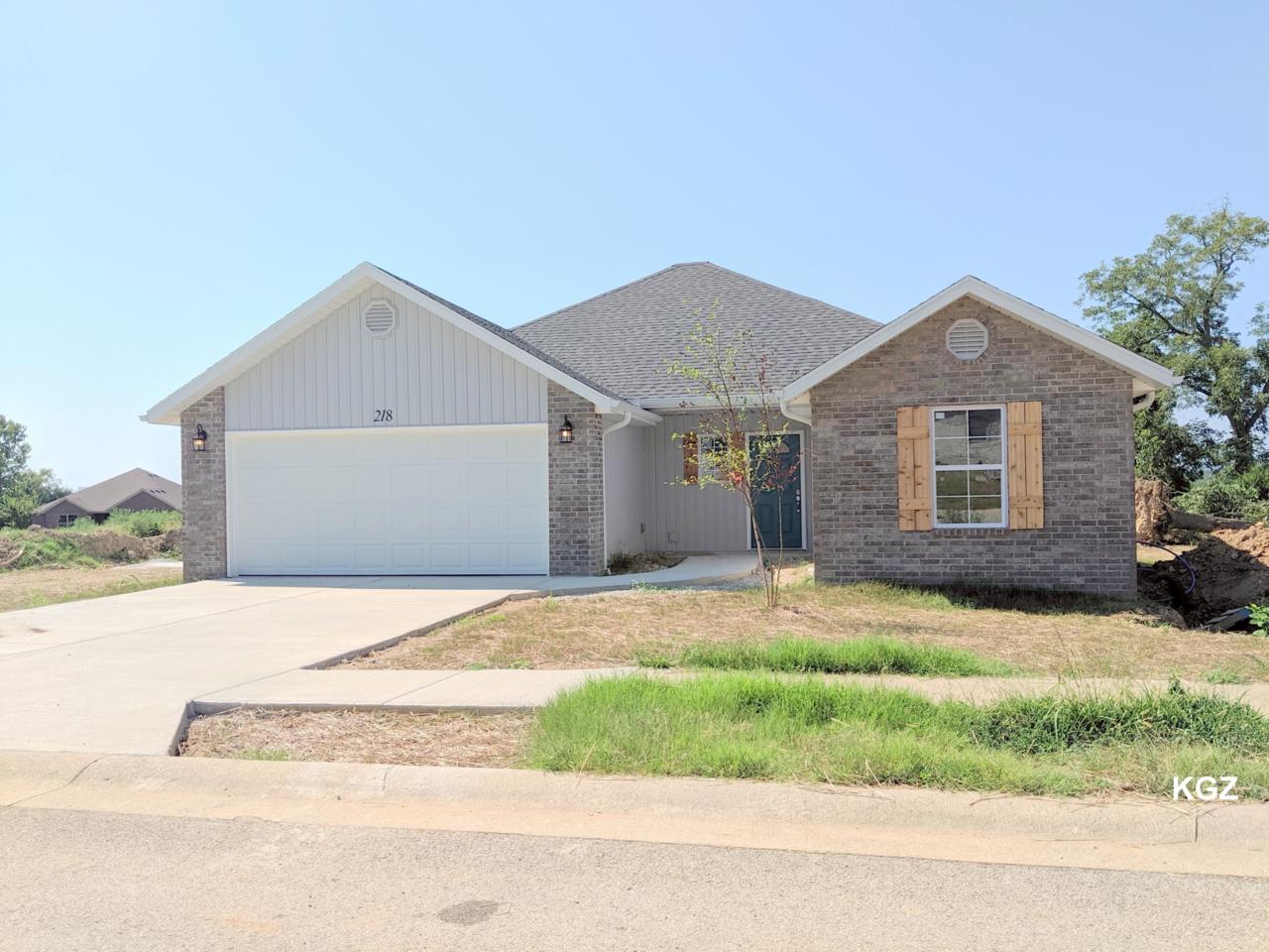 218 Redwine Avenue - Photo 1