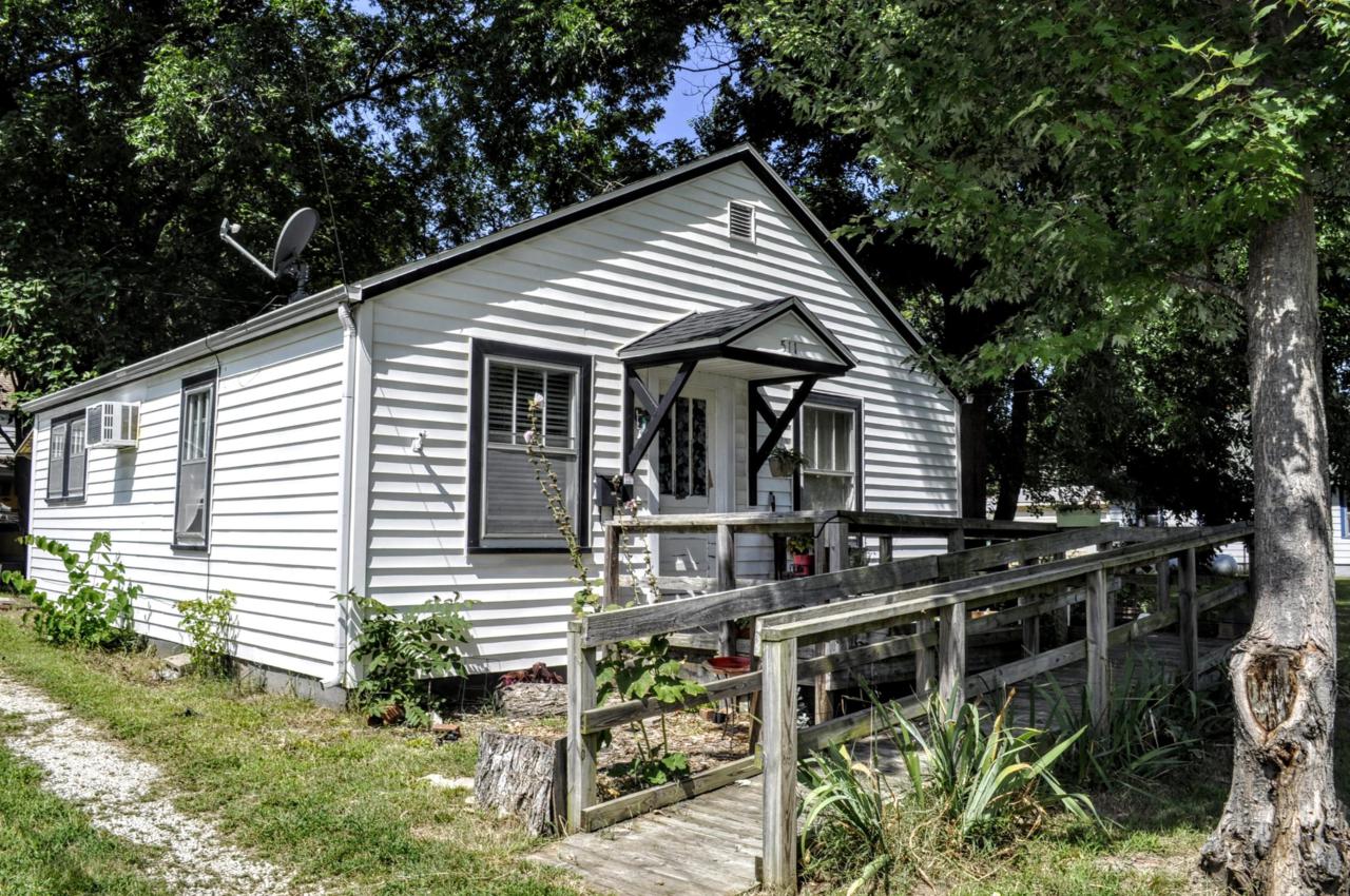 511 Benton Avenue - Photo 1