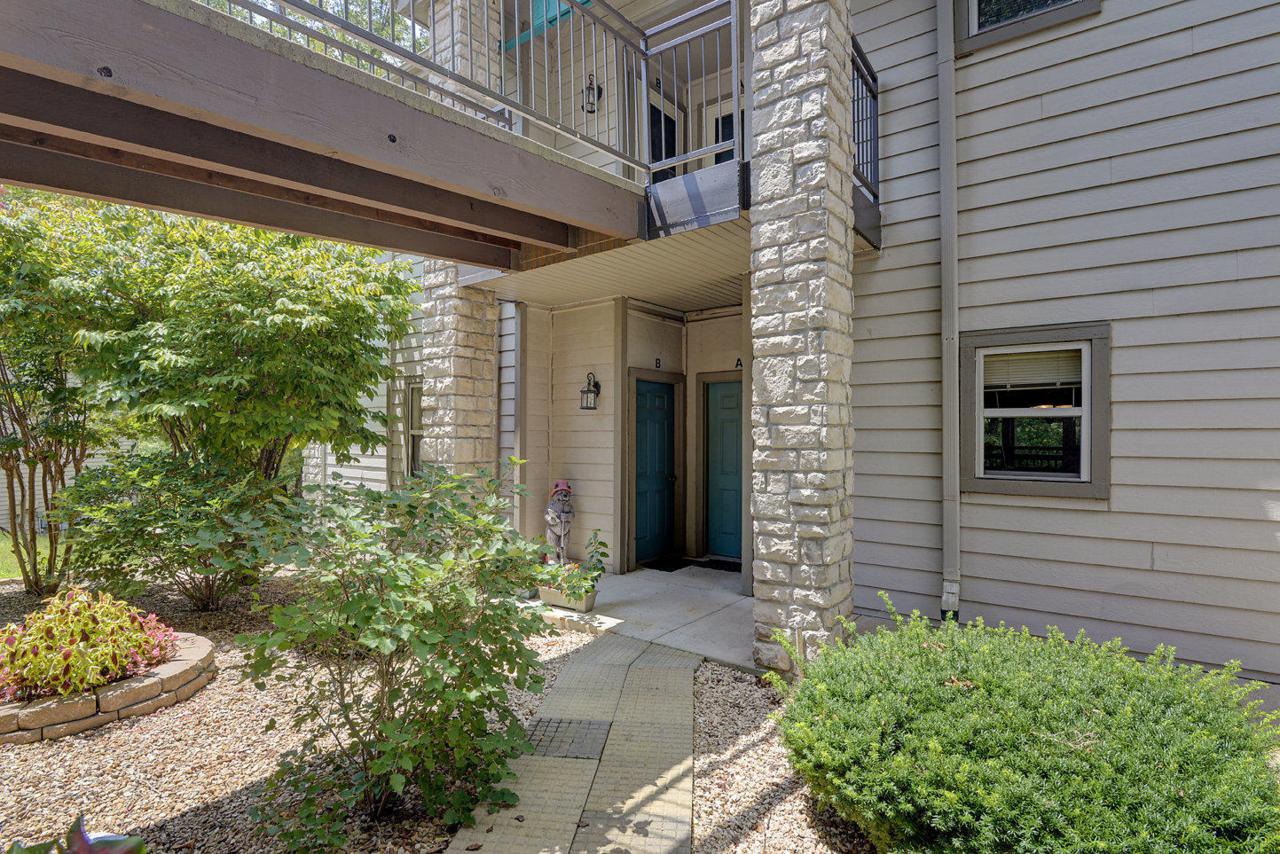 131 Oak Lane - Photo 1