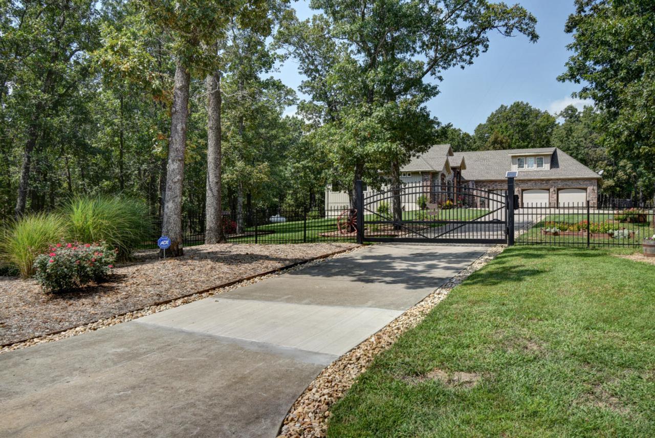 320 Ridgecrest Drive - Photo 1