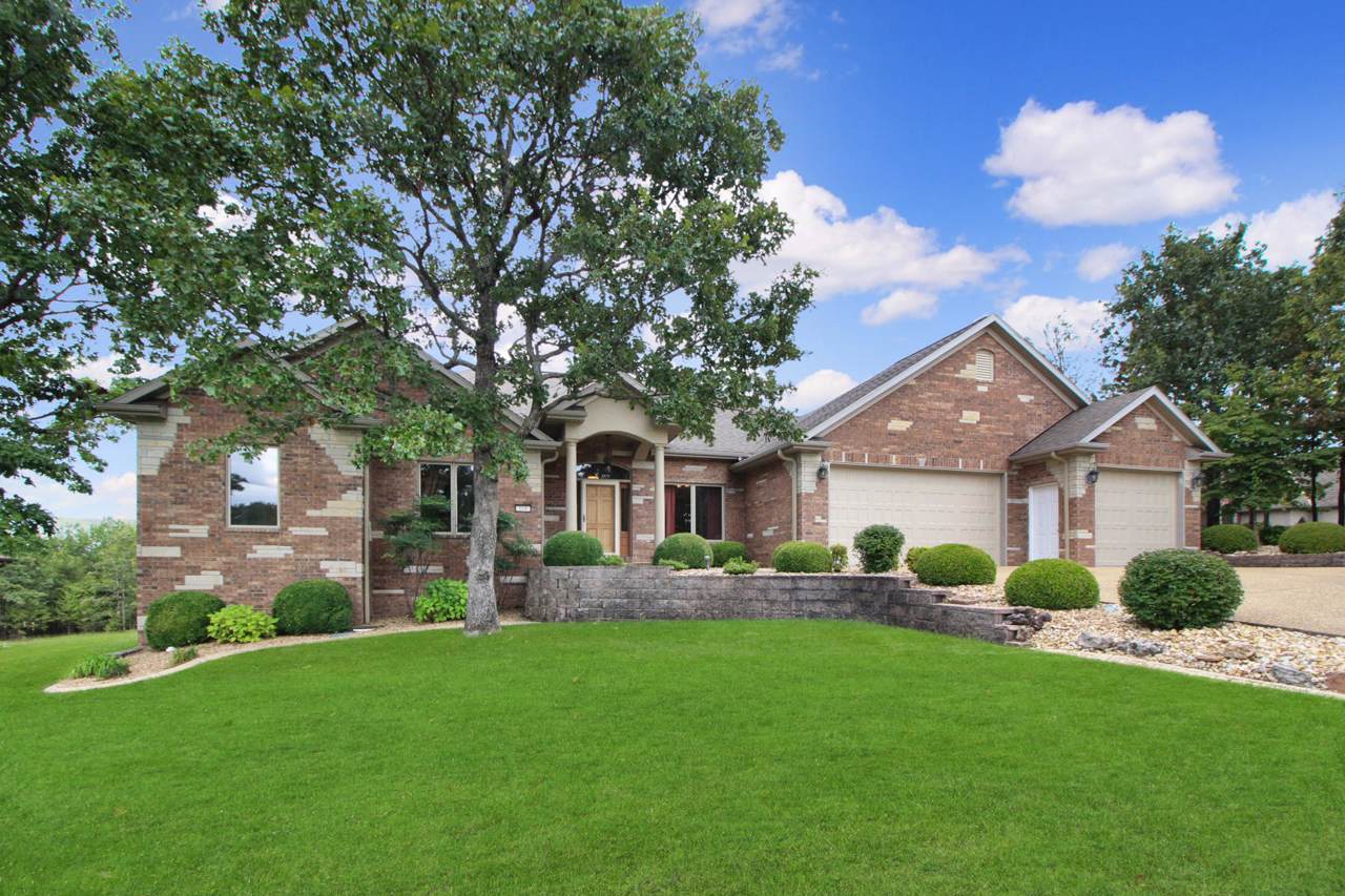 218 Forest Oak Drive - Photo 1