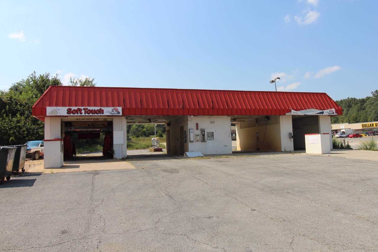 606 Drake Street - Photo 1