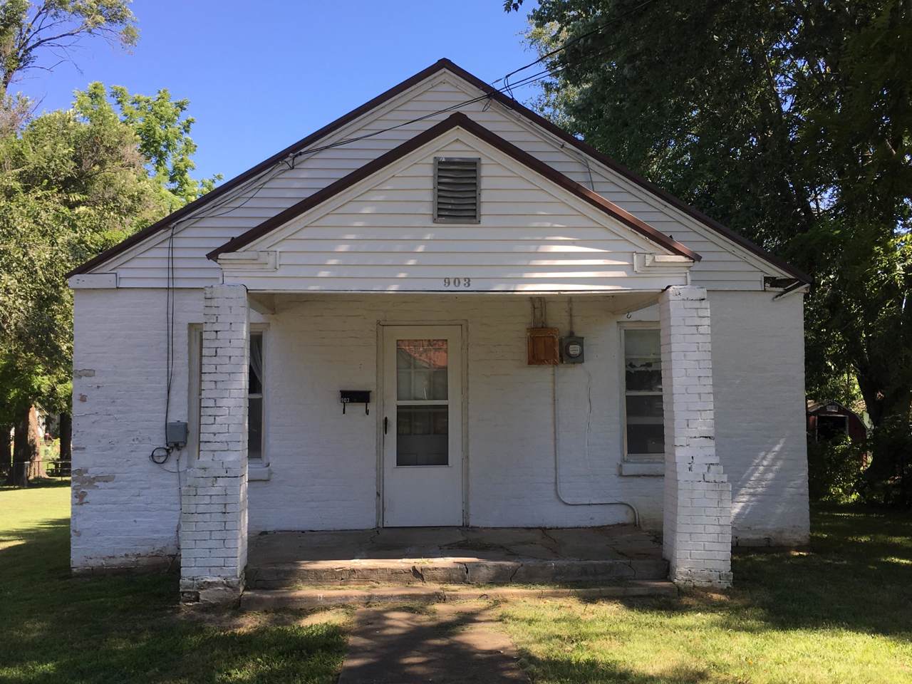 903 College Street - Photo 1