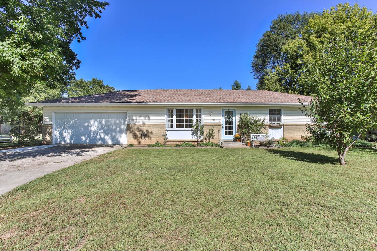 725 Summit Street - Photo 1