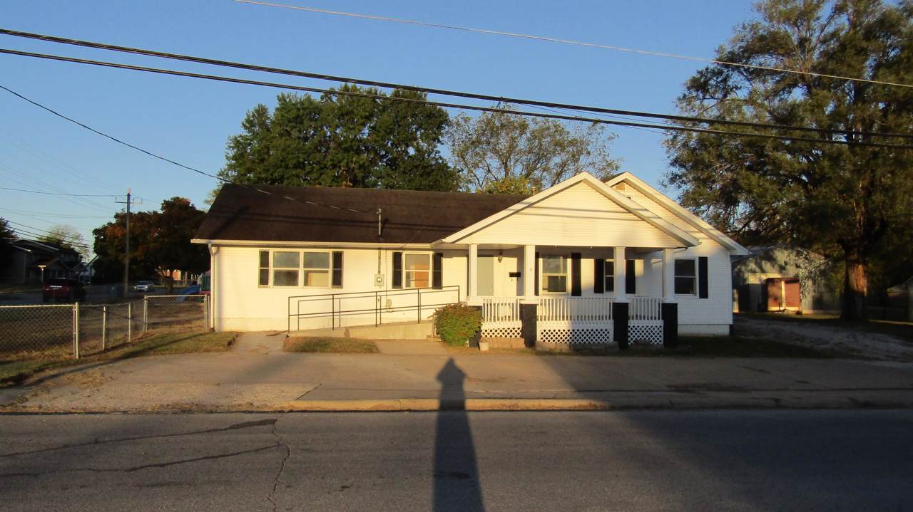 921 Pike Avenue - Photo 1