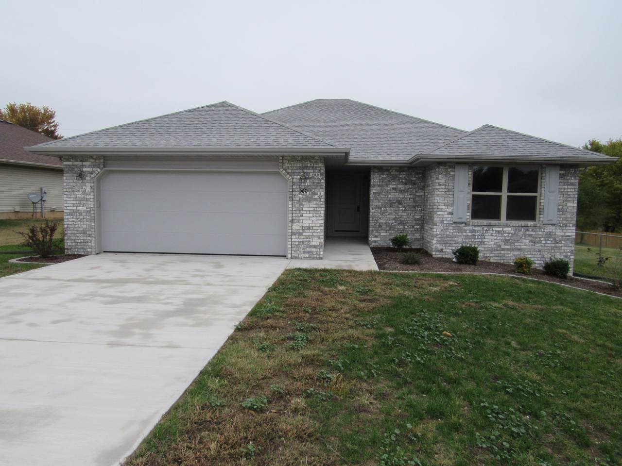 560 Elgin Avenue - Photo 1