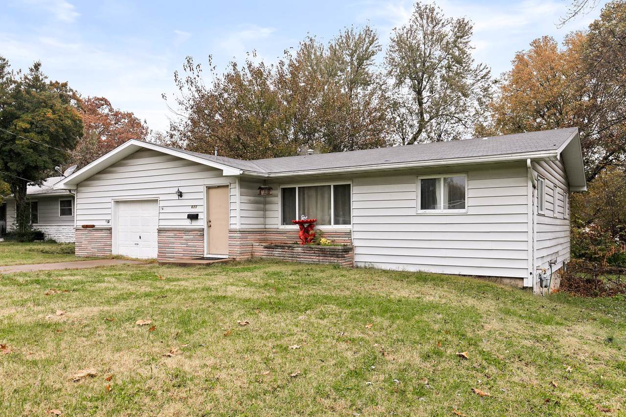 621 Woodridge Street - Photo 1