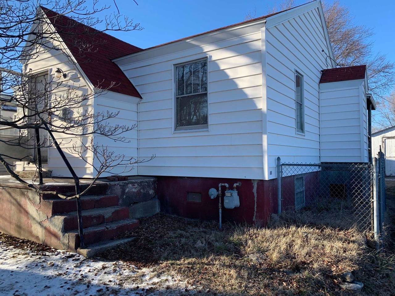 1725 Commercial Street - Photo 1