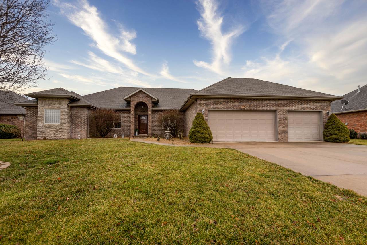712 Elderberry Lane - Photo 1