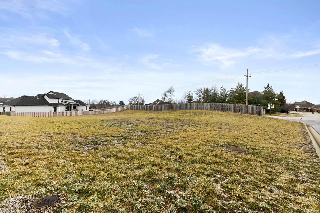 1399 Rockingham Avenue - Photo 1