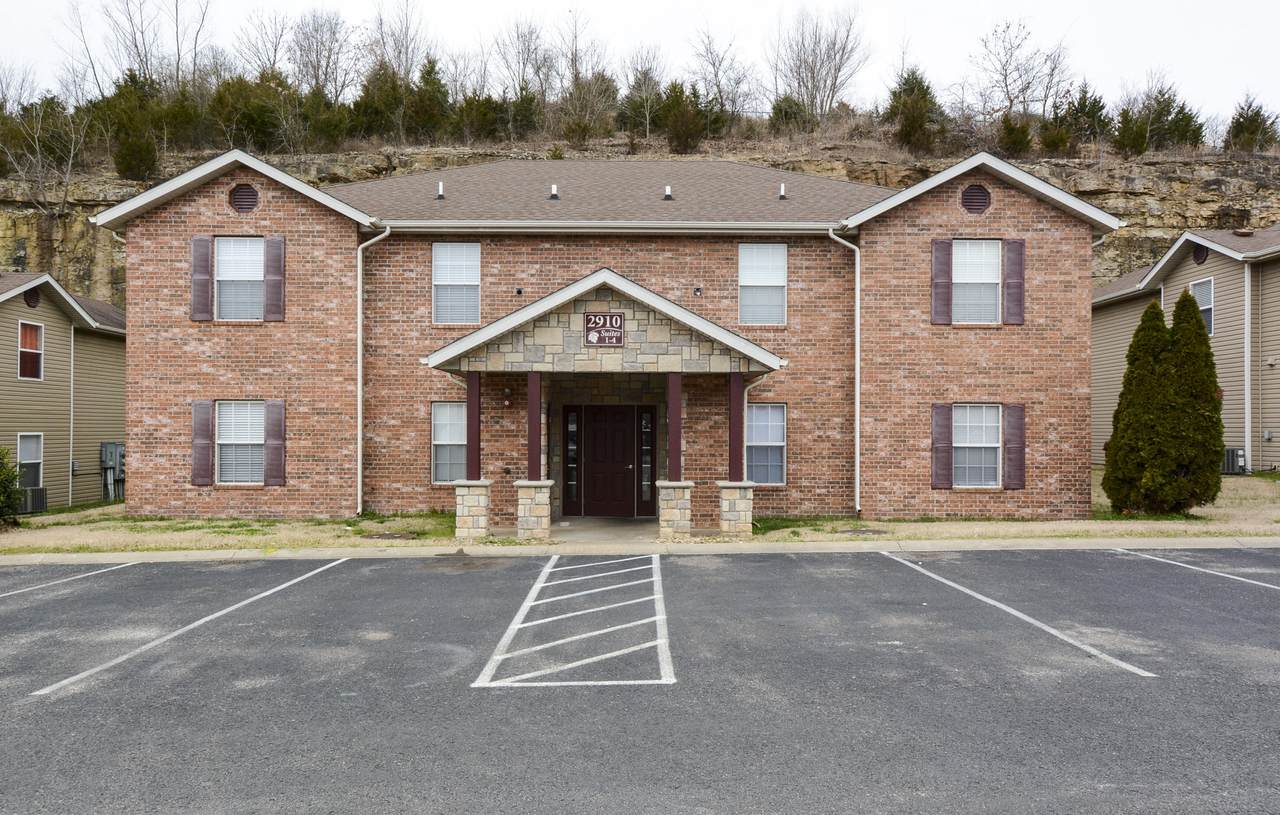 2910 Vineyards Parkway - Photo 1