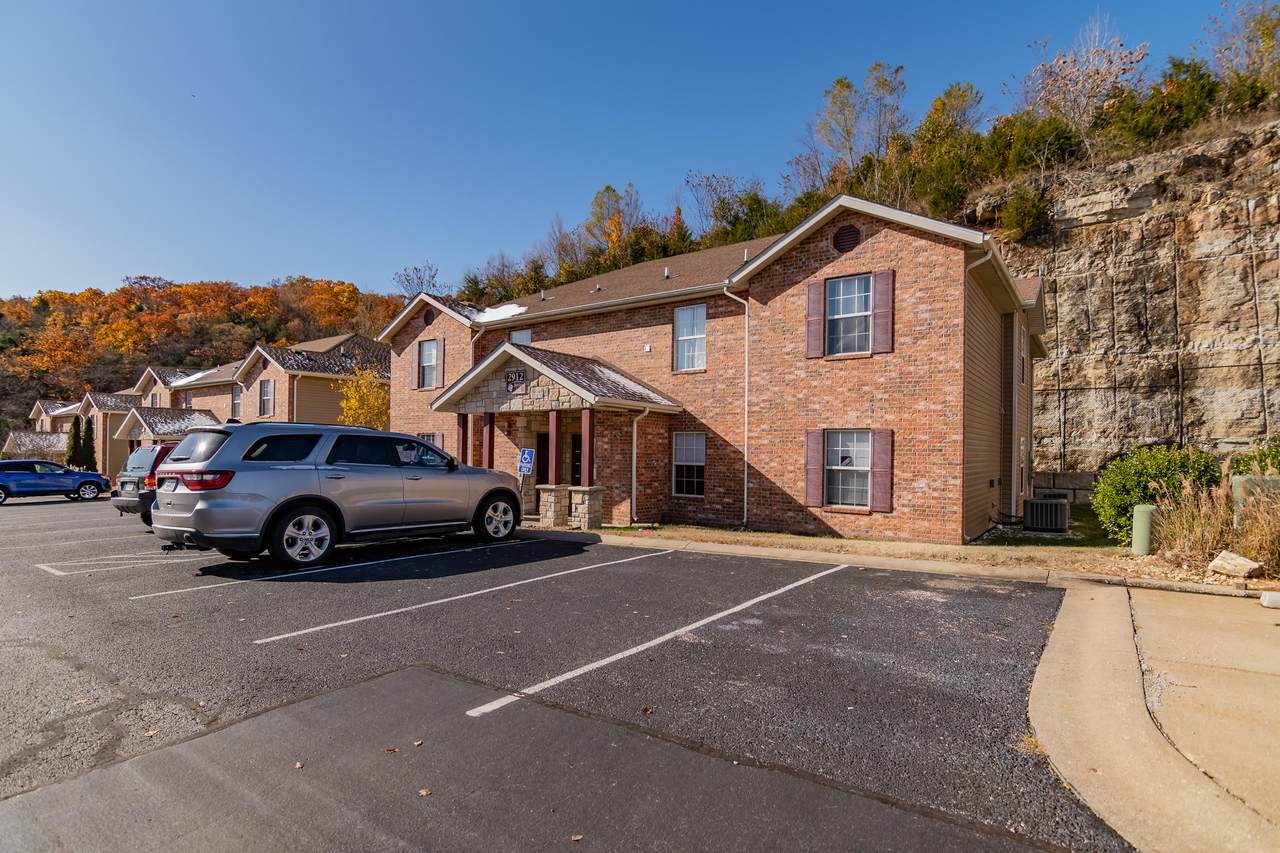 2912 Vineyards Parkway - Photo 1