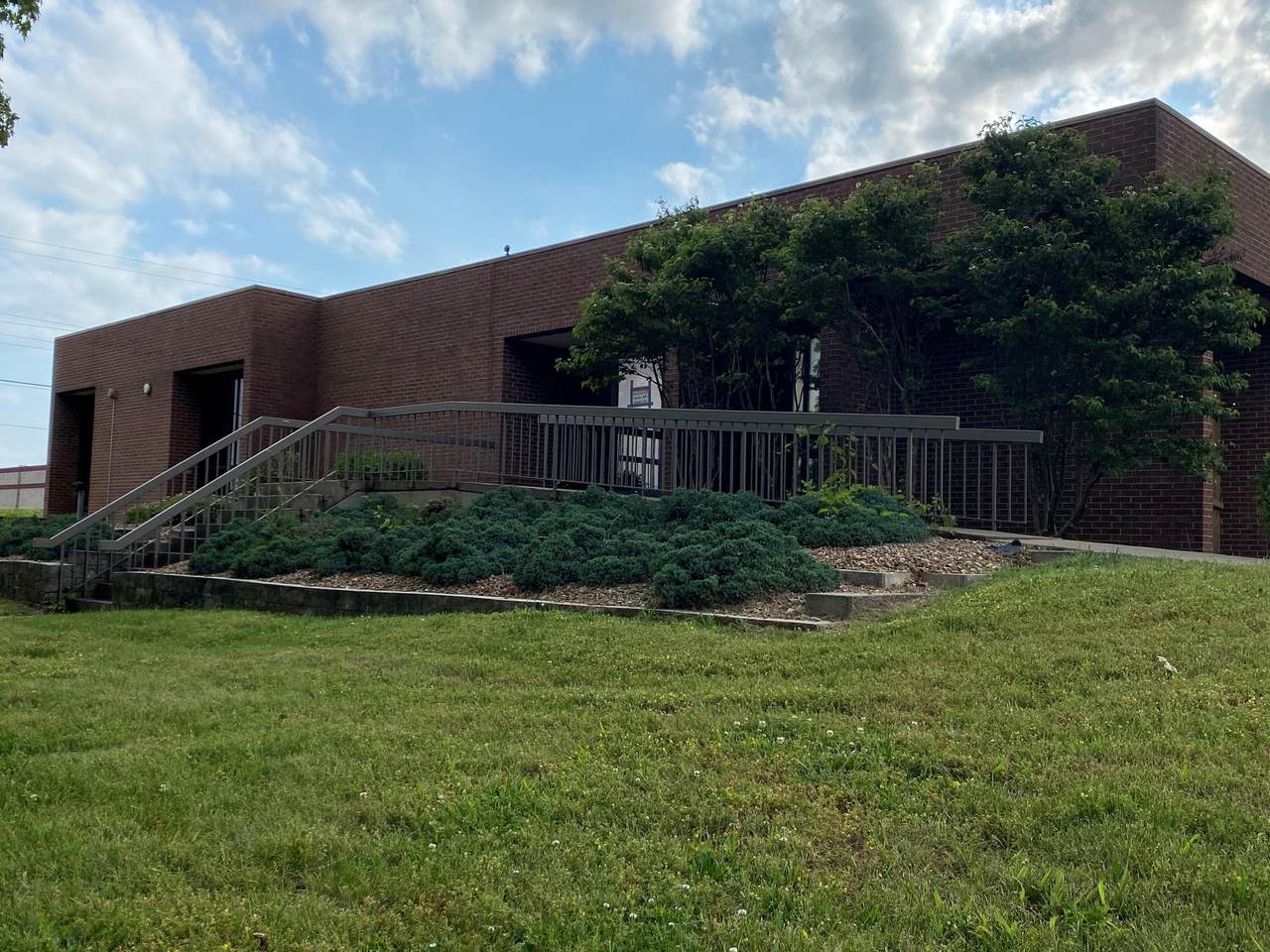 3148 Chestnut Expressway - Photo 1