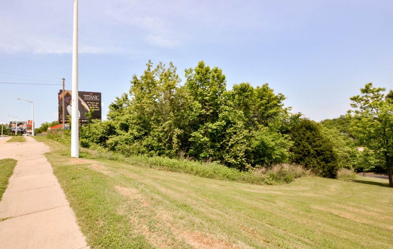 2534 Shepherd Of The Hills Expressway - Photo 1