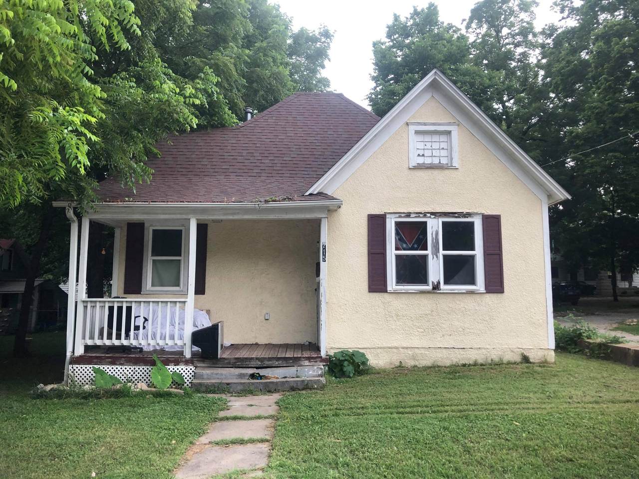 715 Division Street - Photo 1