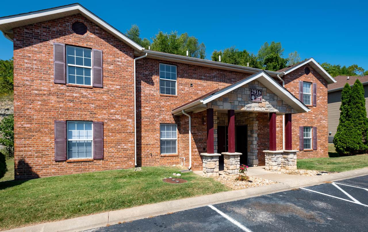 2916 Vineyards Parkway - Photo 1