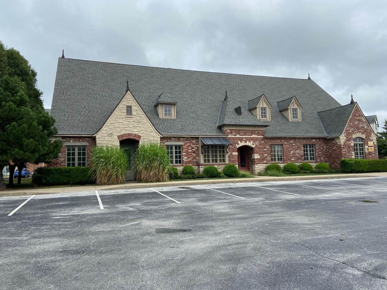 2520-Unit B Airport Plaza Avenue - Photo 1